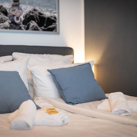 Federnest - Luxus-Studio - Kingsize Boxspringbett - Home-Office Mit Monitor Und Drucker - 11 Min Hbf Duisburg Luaran gambar