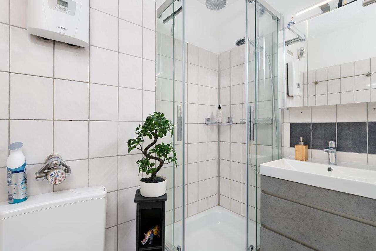 Federnest - Luxus-Studio - Kingsize Boxspringbett - Home-Office Mit Monitor Und Drucker - 11 Min Hbf Duisburg Luaran gambar