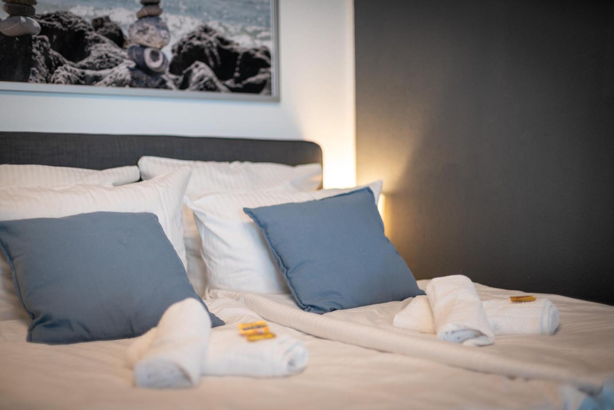 Federnest - Luxus-Studio - Kingsize Boxspringbett - Home-Office Mit Monitor Und Drucker - 11 Min Hbf Duisburg Luaran gambar