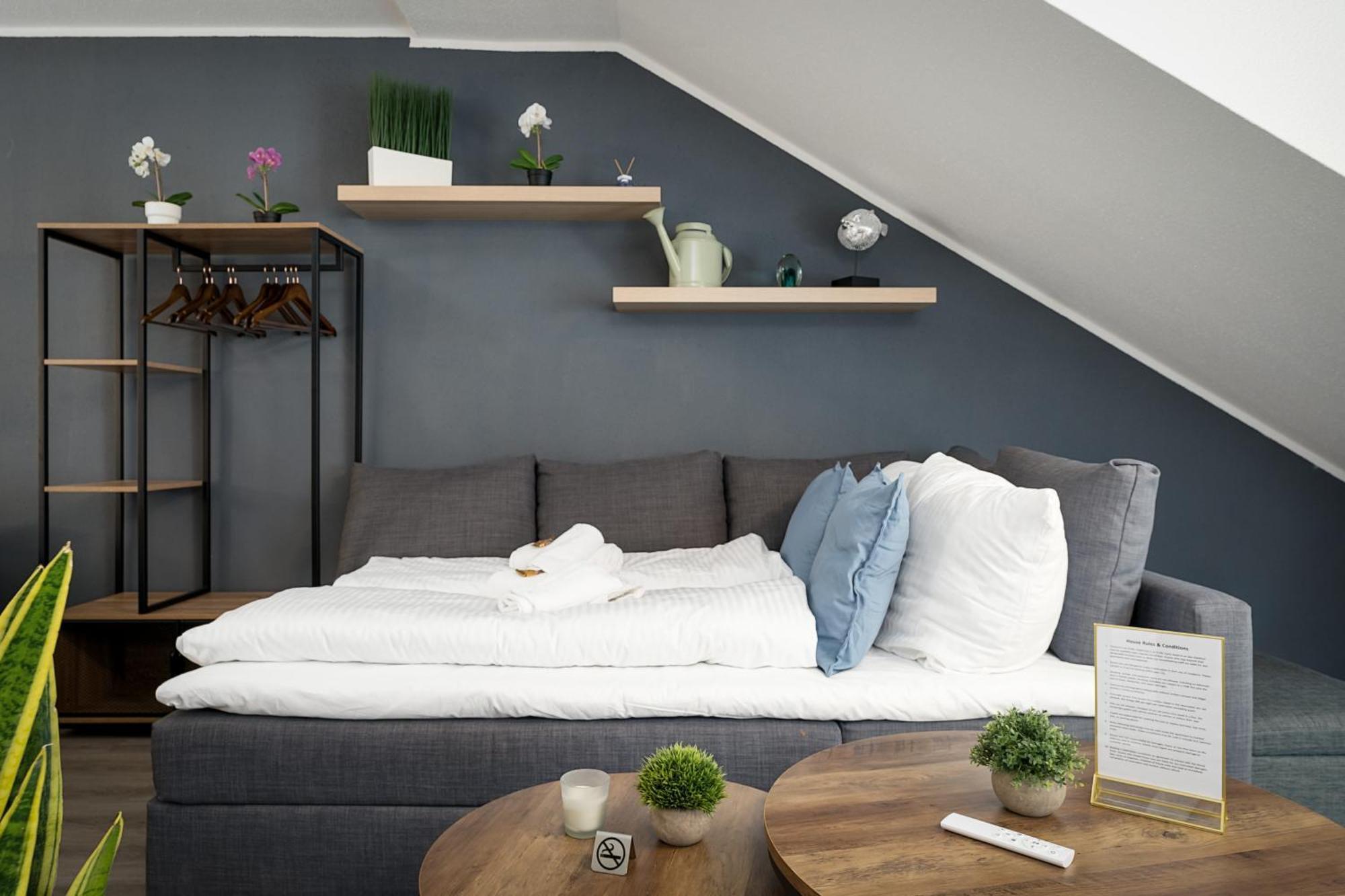 Federnest - Luxus-Studio - Kingsize Boxspringbett - Home-Office Mit Monitor Und Drucker - 11 Min Hbf Duisburg Luaran gambar