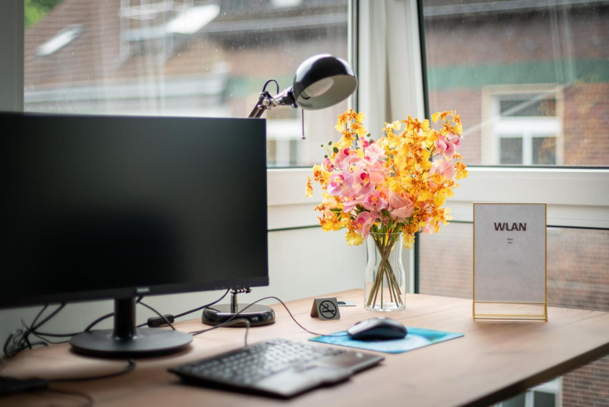 Federnest - Luxus-Studio - Kingsize Boxspringbett - Home-Office Mit Monitor Und Drucker - 11 Min Hbf Duisburg Luaran gambar